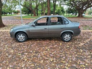 Corsa Sedan 1.0 LS 8V 4P. 