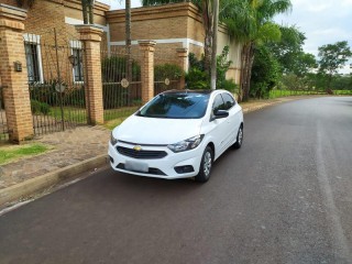 Veículo: Chevrolet (GM) - Onix - LT 1.0 Mylink 4P. Completo em Ribeirão Preto