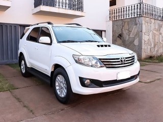 Veículo: Toyota - Hilux - SW4 3.0 SRV 4X4 5L Aut. 4P. em Cravinhos