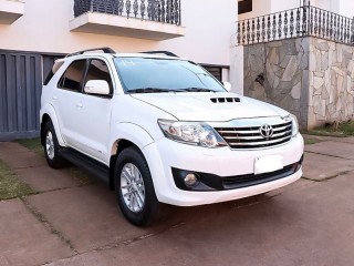 Veculo: Toyota - Hilux - SW4 3.0 SRV 4X4 5L Aut. 4P. em Cravinhos