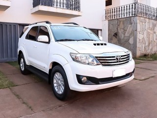 Veculo: Toyota - Hilux - SW4 3.0 SRV 4X4 5L Aut. 4P. em Cravinhos