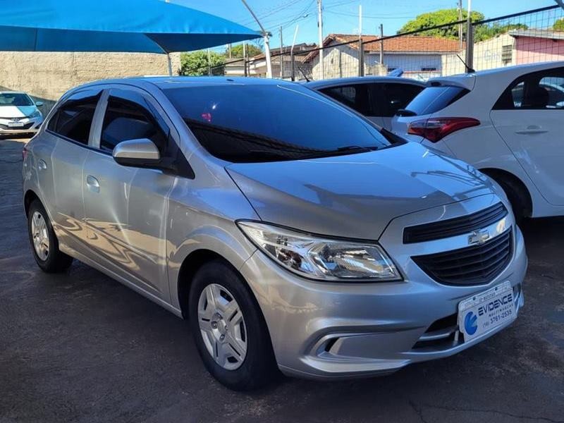 Veículo: Chevrolet (GM) - Onix - Joy 1.0 4P. em Batatais