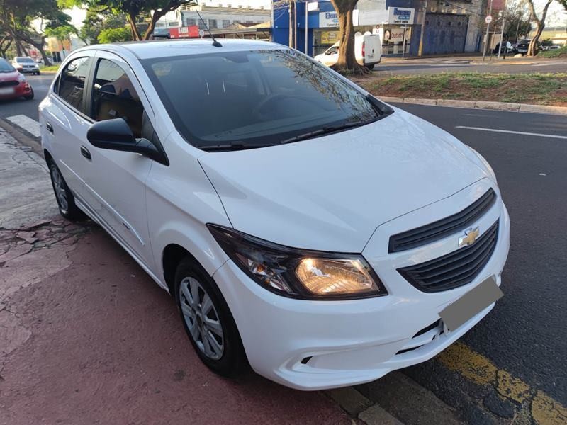 Veículo: Chevrolet (GM) - Onix - 1.0 JOY U.D.80.000KM em Ribeirão Preto