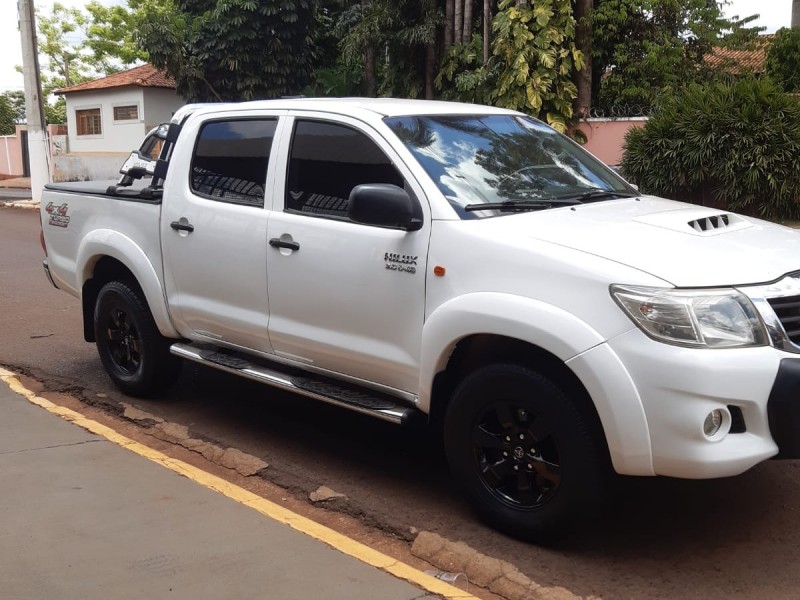 Ve�culo: Toyota - Hilux - SR 4X4 3.0 em Orl�ndia