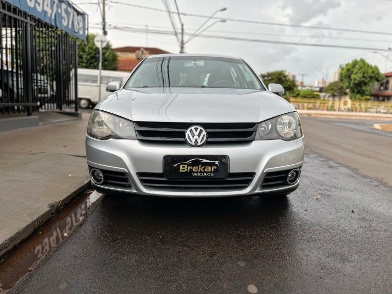 Veculo: Volkswagen - Golf - SportLine 1.6 em Sertozinho