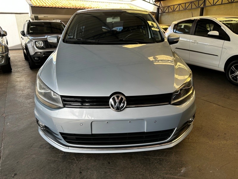 Veculo: Volkswagen - Fox - HighLine em Sertozinho