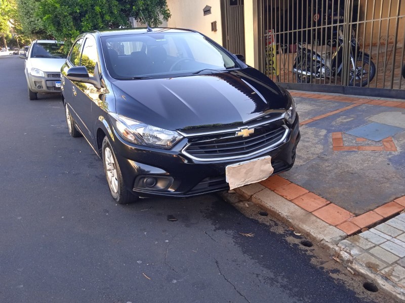 Veculo: Chevrolet (GM) - Onix - 1.0 LT em Ribeiro Preto