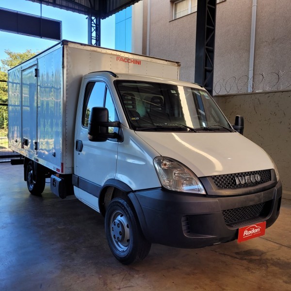 Veculo: Iveco - Daily - 2.3 HPI DIESEL 35S14 CHASSI MANUAL em Ribeiro Preto