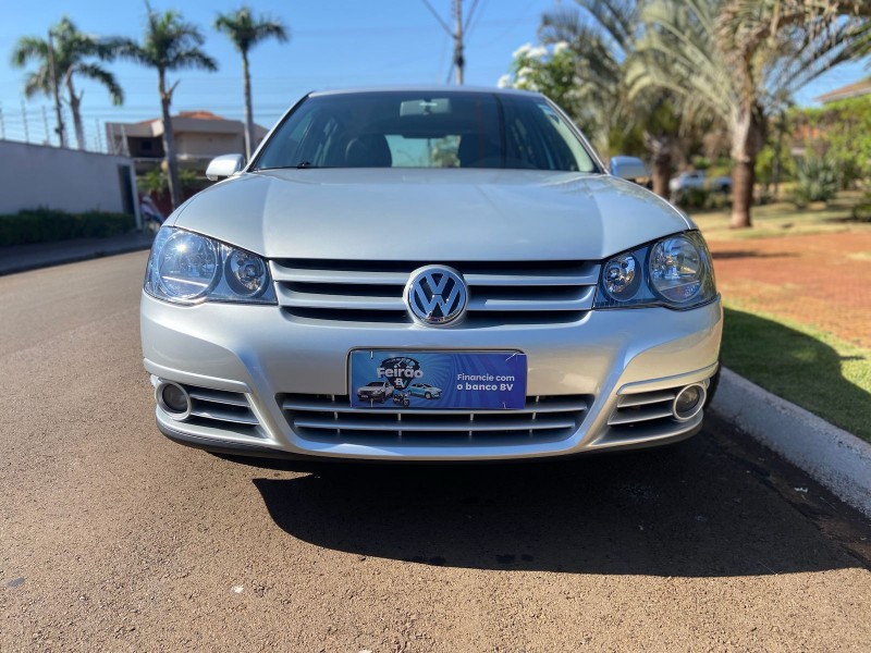 Veculo: Volkswagen - Golf - SportLine 1.6 em Sertozinho