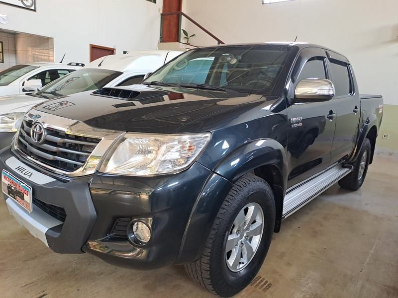 Veculo: Toyota - Hilux - CD SRV 4X4 Aut. 4P.  em Sales Oliveira