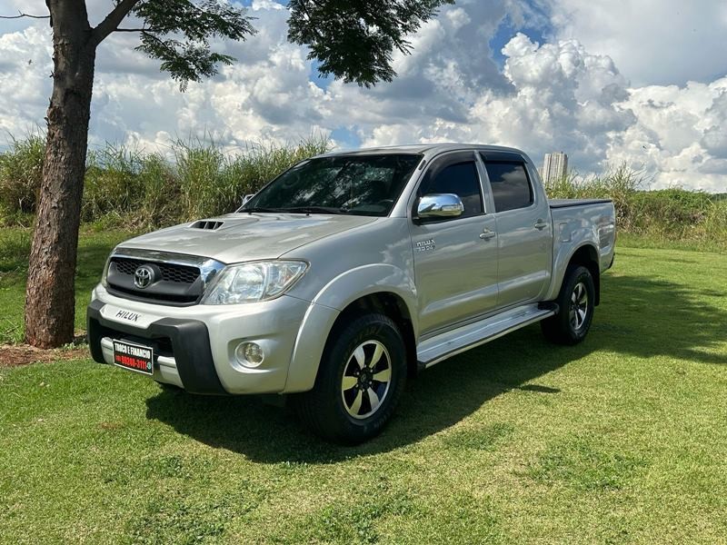 Veculo: Toyota - Hilux - CD SRV D4-D 4X4 TDI 3.0 4P.  em Ribeiro Preto