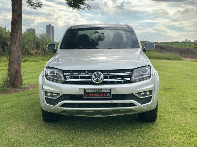 Veculo: Volkswagen - Amarok - V6 Higline 4P.  em Ribeiro Preto