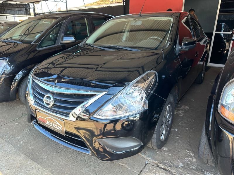 Veculo: Nissan - Versa - 4P.  em Ribeiro Preto