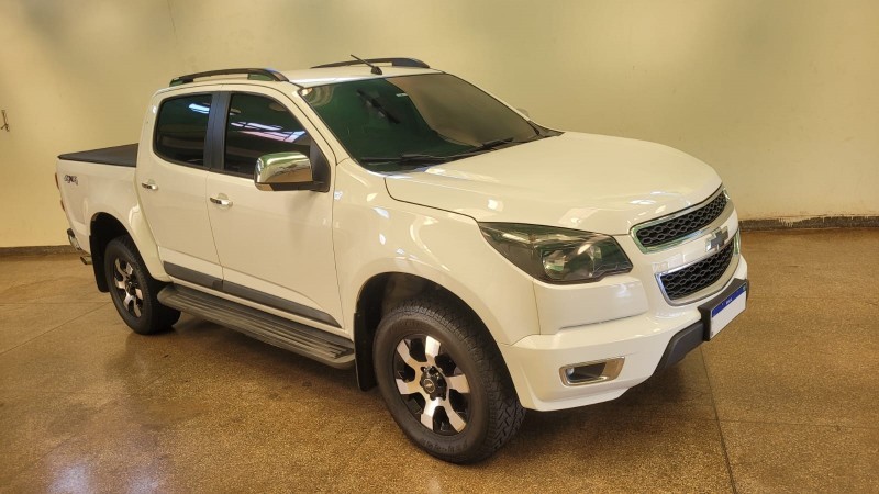 Veculo: Chevrolet (GM) - S-10 - LTZ 2.4  4X2 em Sertozinho