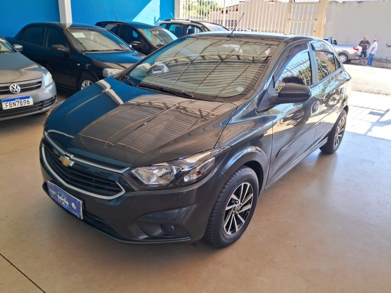 Veculo: Chevrolet (GM) - Onix - 1.0 LT em Brodowski