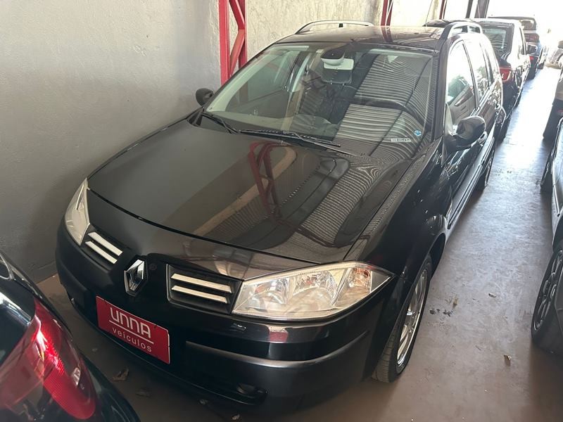 Veculo: Renault - Mgane Hatch - 1.6 Aut. 4P.  em Ribeiro Preto