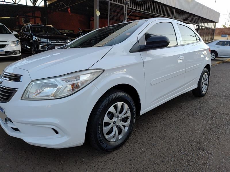 Veculo: Chevrolet (GM) - Onix - LT 1.0 4P.  em Orlndia