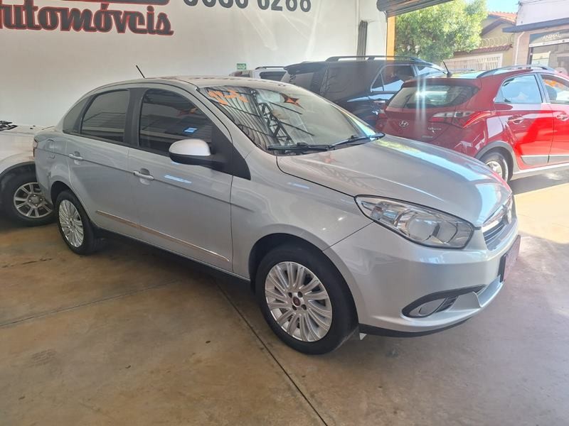 Veculo: Fiat - Siena - 1.6 Essence 4P.  em Ribeiro Preto