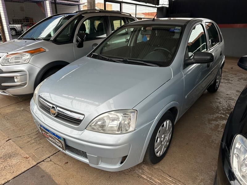 Veculo: Chevrolet (GM) - Corsa Hatch - 1.4 4P.  em Ribeiro Preto