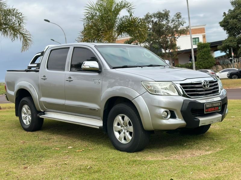 Veculo: Toyota - Hilux - 2.7 CD 4X2 SRV 16V Aut. 4P.  em Ribeiro Preto