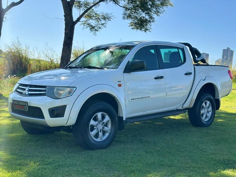 Veculo: Mitsubishi - L-200 - Triton HLS 2.4 CD 16V Mec. 4P.  em Ribeiro Preto