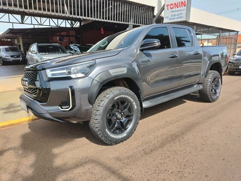 Veculo: Toyota - Hilux - SRX 4X4 Aut. 4P.  em Orlndia