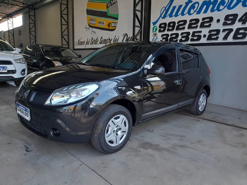 Veculo: Renault - Sandero - 1.0 4P. em Ribeiro Preto