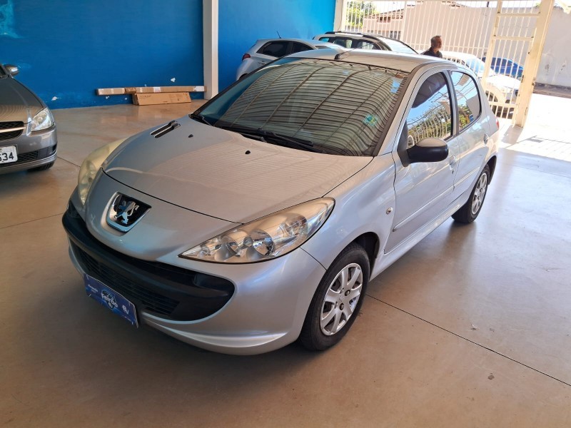 Veculo: Peugeot - 207 - 1.4 XR em Brodowski