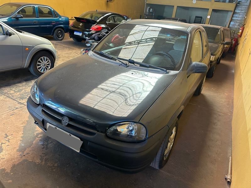 Veculo: Chevrolet (GM) - Corsa Hatch - 1.0 2P.  em Ribeiro Preto