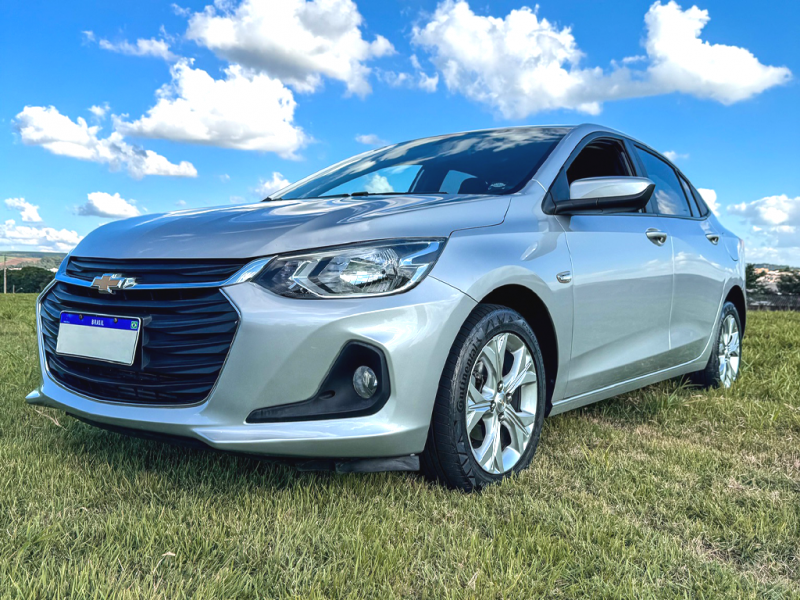 Veculo: Chevrolet (GM) - Onix Sedan - Plus LTZ em Ribeiro Preto
