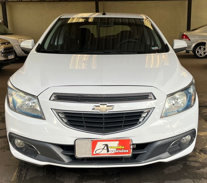 Veculo: Chevrolet (GM) - Onix - LTZ 1.4 em Sertozinho