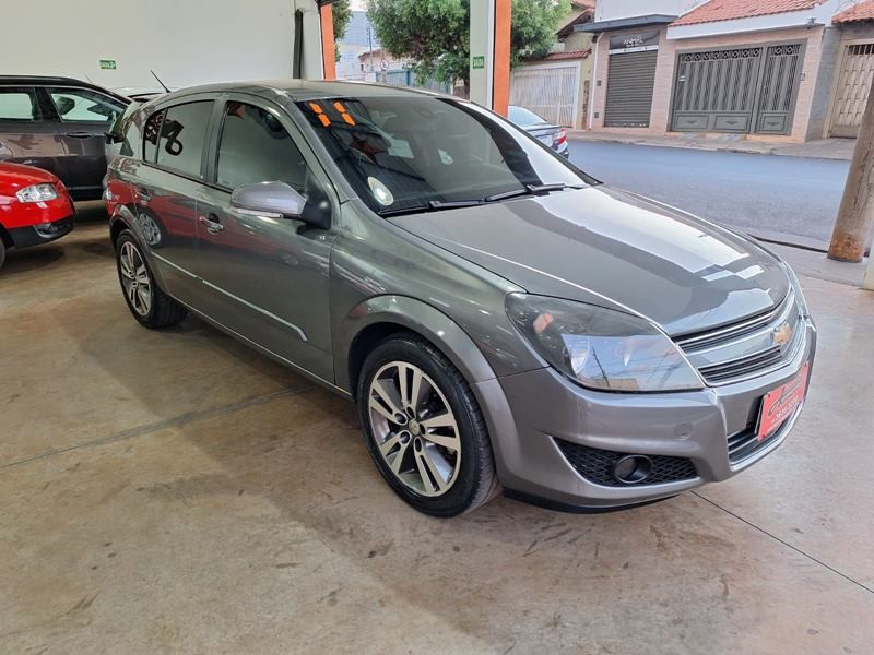 Veculo: Chevrolet (GM) - Vectra - GT 4P.  em Ribeiro Preto