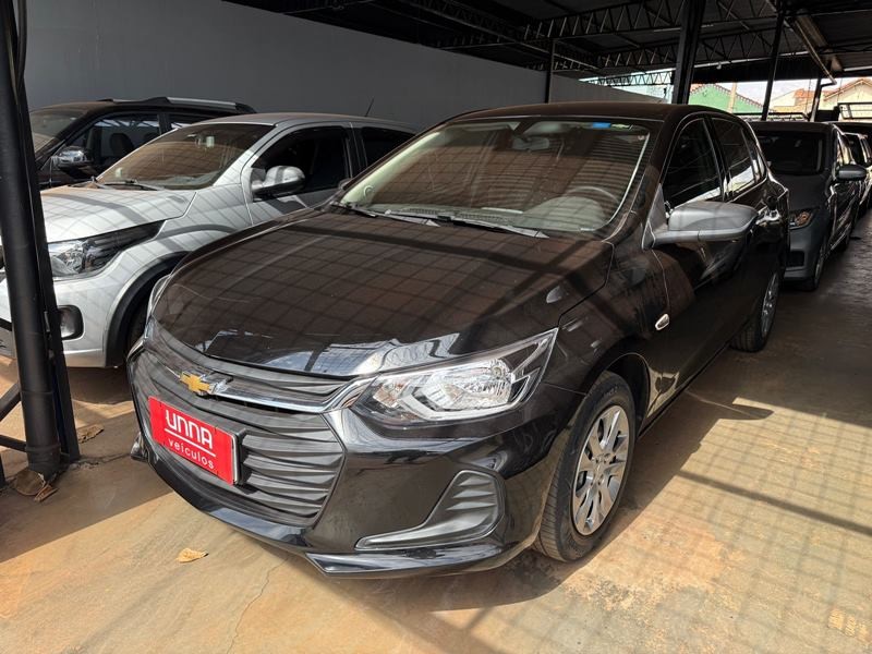 Veculo: Chevrolet (GM) - Onix - 1.0 Turbo 4P.  em Ribeiro Preto