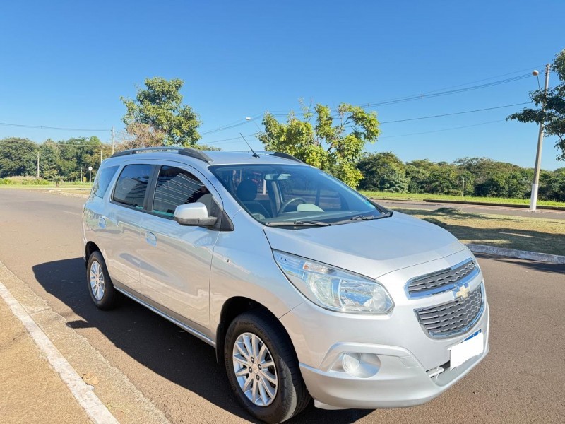 Veculo: Chevrolet (GM) - Spin - LT 1.8 7 LUGAR em Sertozinho