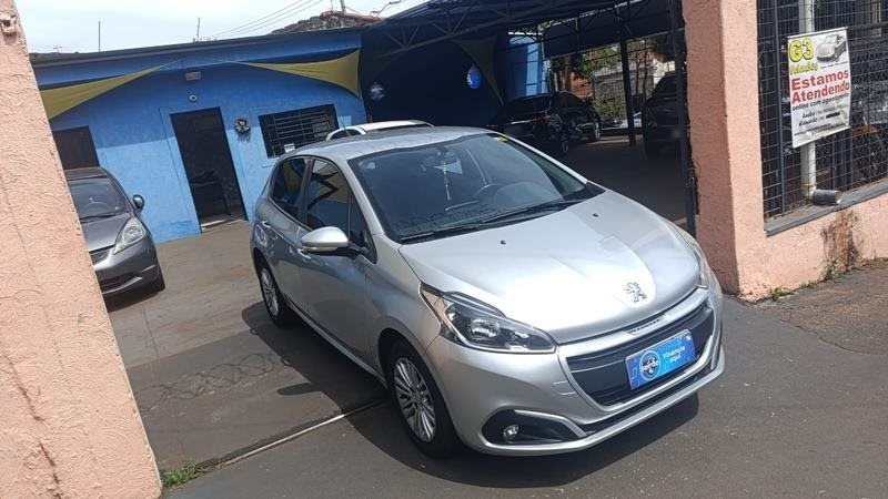 Veculo: Peugeot - 208 - 1.2 Active Pack 4P. em Ribeiro Preto