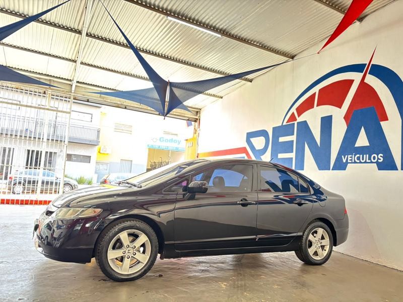 Veculo: Honda - Civic - LXS 1.8 Aut. 4P.  em Cravinhos