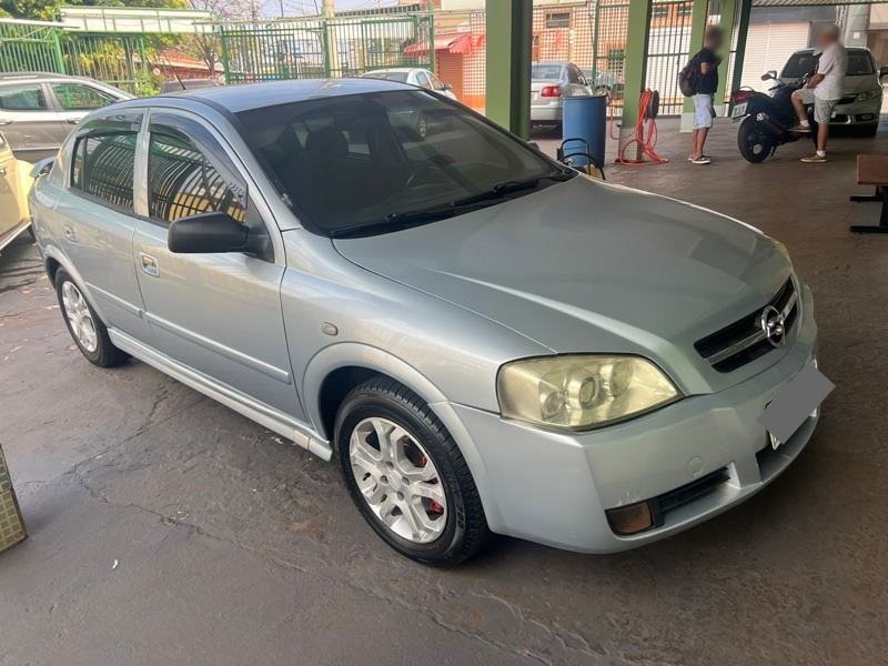 Veculo: Chevrolet (GM) - Astra Hatch - 4P.  em Cravinhos