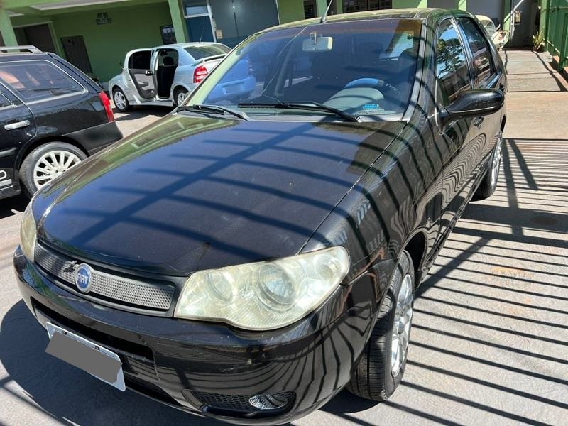 Veculo: Fiat - Palio - 1.8 4P.  em Cravinhos