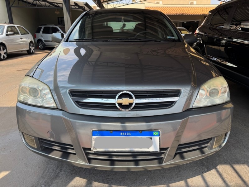 Veculo: Chevrolet (GM) - Astra Hatch - 2.0 em Sertozinho