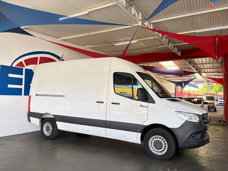 Veculo: Mercedes-Benz - Sprinter - Furgo 416 Longa Teto Alto 2.2 4P. em Cravinhos