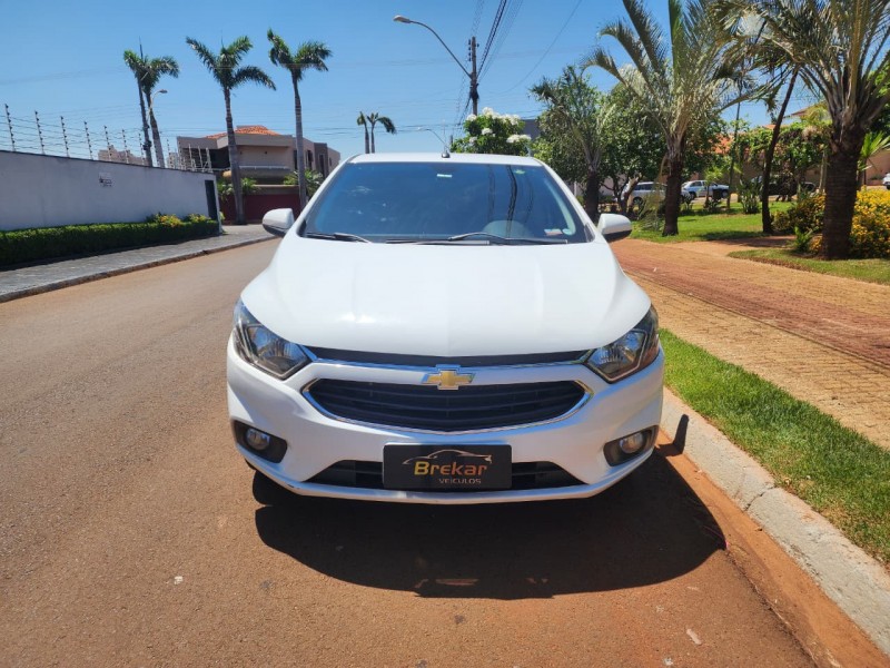 Veculo: Chevrolet (GM) - Prisma - LTZ em Sertozinho