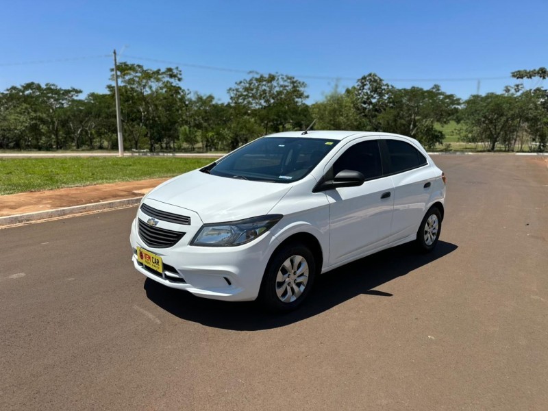 Veculo: Chevrolet (GM) - Onix - 1.0 FLEX COMPLETO em Sertozinho
