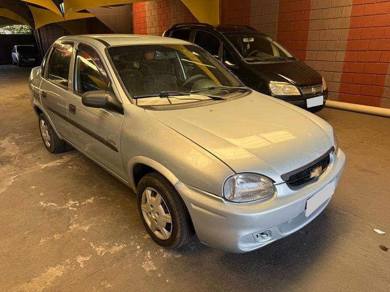 Veculo: Chevrolet (GM) - Corsa Sedan - 1.0 4P.   em Ribeiro Preto