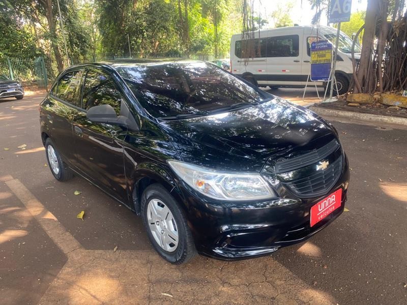 Veculo: Chevrolet (GM) - Onix - Joy 4P.  em Ribeiro Preto