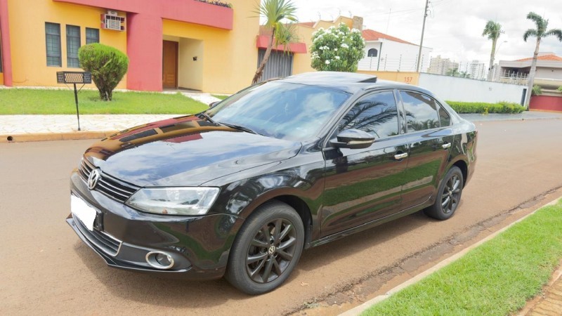 Ve�culo: Volkswagen - Jetta - CONFORTLINE 2.0 em Sert�ozinho