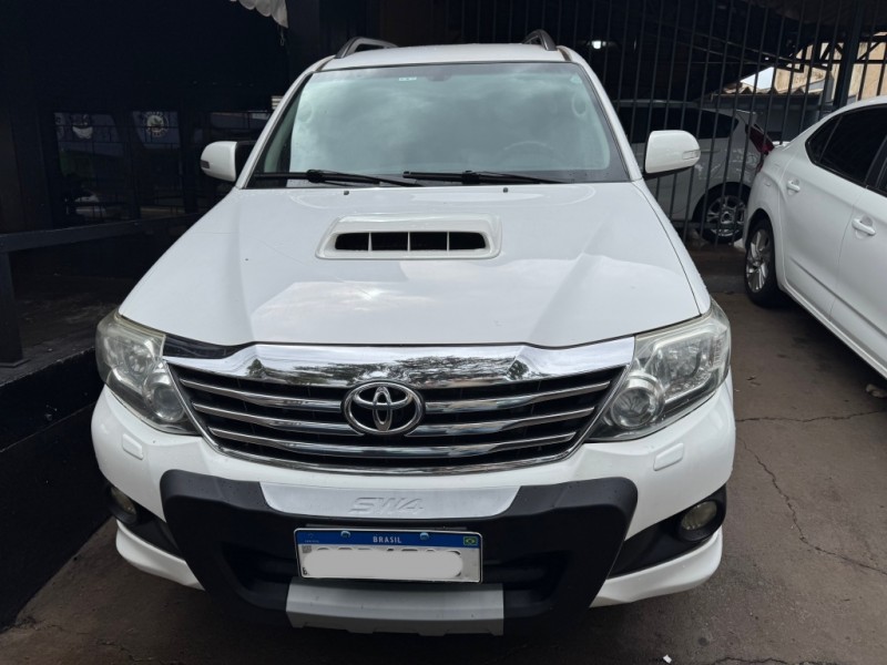 Ve�culo: Toyota - Hilux - SW4 SRV 3.0 em Sert�ozinho