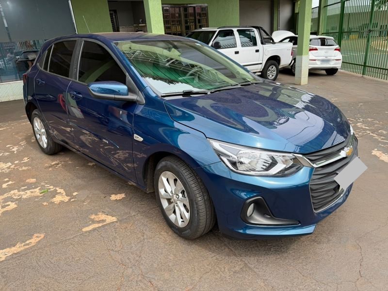 Ve�culo: Chevrolet (GM) - Onix - LT 1.0 4P.  em Cravinhos