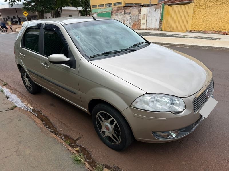 Ve�culo: Fiat - Palio - Atrative 1.4 4P. em Cravinhos