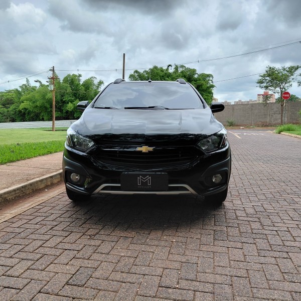 Ve�culo: Chevrolet (GM) - Onix - 1.4 Active em Ribeir�o Preto