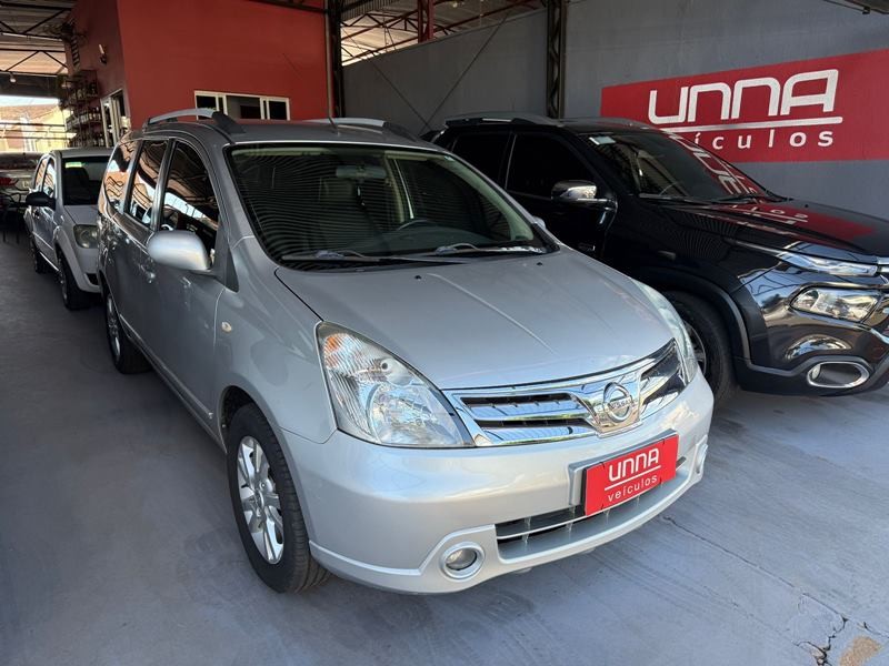 Ve�culo: Nissan - Grand Livina - 7 Lugares 4P.  em Ribeir�o Preto
